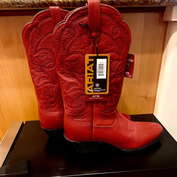 Ariat Shoes - 🎉HP‼️NWT & sold out! Women's Ariat Heritage Adv Performance Western R-Toe Boots